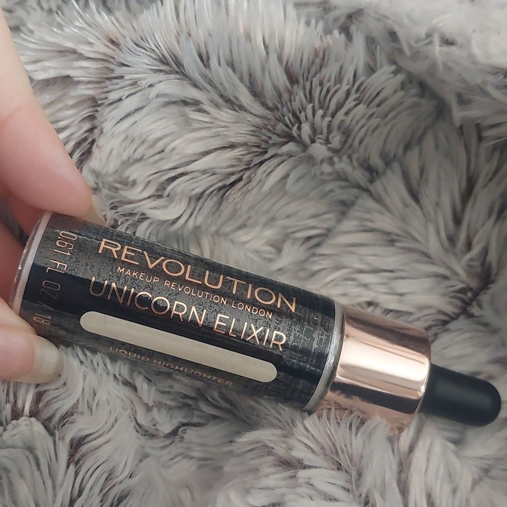 New makeup revolution liquid highlighter unicorn elixir